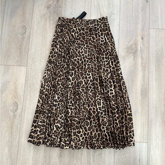 Zara Leopard Print Pleated Midi Skirt with Slit - Picture 2 of 4
